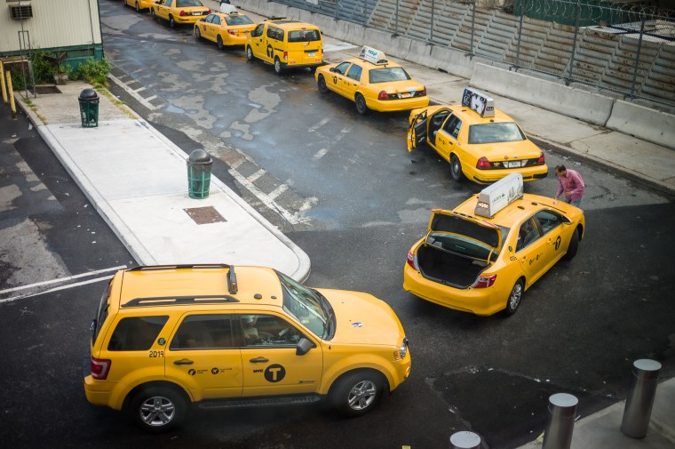 The Cab Line LaGuardia Airport | Leica M-E, Leica Summilux-M 35mm f/1.4 ASPH.